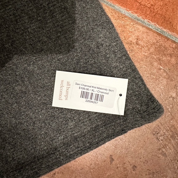 CARRY maternity midi knit skirt - Picture 3 of 3